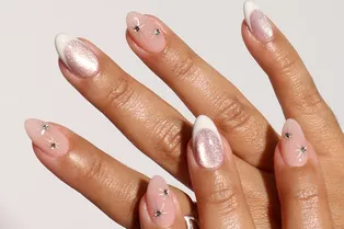 18 идей маникюра в серебристых оттенках для тех, кто уже начал готовиться к Новому году-2026