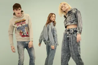 Осень в стиле 80-х: 12 луков Wrangler с выцветшими джинсами и оверсайз куртками