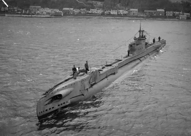 Британская подводная лодка класса 'Т' HMS Tudor. Примерно так же выглядела пропавшая подводная лодка HMS Tarpon