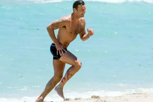 Осторожно, горячо! 45-летний Рики Мартин на пляже Майами