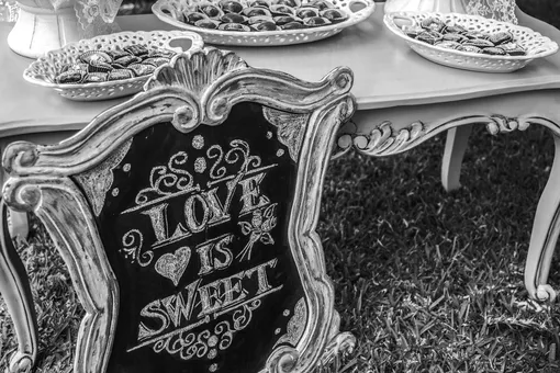 Забавные и милые надписи разнообразят декор сладкого стола