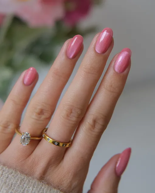 Розовый маникюр на зиму-2026