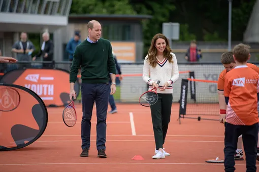 Кейт Миддлтон и принц Уильям играют в теннис в 2021 году