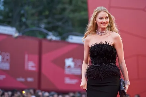 Светлана Ходченкова появилась на Кинотавре в провокационном кожаном платье