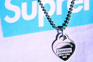 Коллаборации Supreme и Tiffany быть! Что показали бренды кроме перочинного ножика Коллаборации Supreme и Tiffany быть! Что показали бренды кроме перочинного ножика