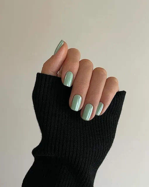 Зеленые ногти со втиркой