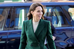 Какой цвет пальто будет в моде осенью-2023 — ответ знает Кейт Миддлтон