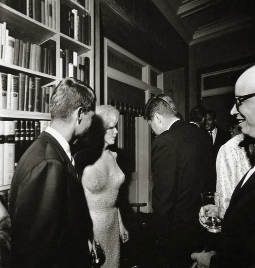 Мэрилин Монро в «голом» платье на дне рождения Джона Кеннеди в 1962 году
