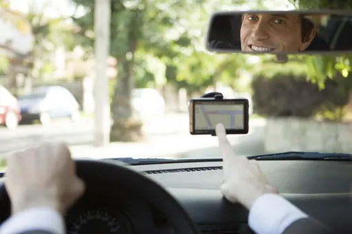 GPS-навигатор станет отличным подарком для отца-автолюбителя.