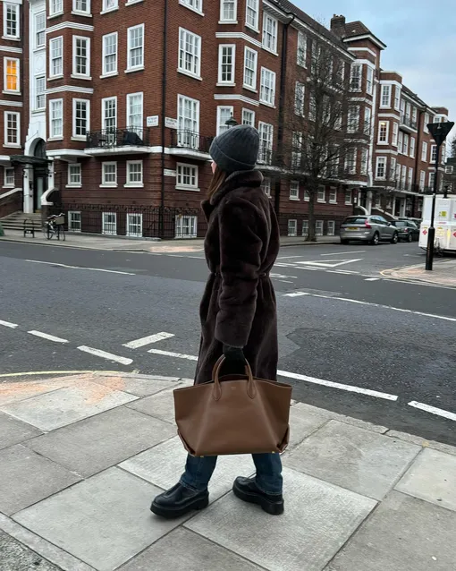 какую сумку носить с пуховиками и шубами