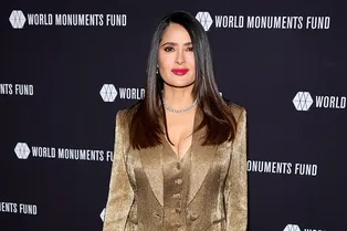 Как носить золотой цвет в любом возрасте, чтобы не «удешевить» образ