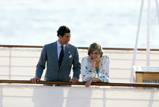 Принц Чарльз и принцесса Диана на личной яхте во время круиза в медовый месяц