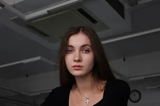 Красавица-сестра Тимати выбрала невероятно нежное платье для выпускного