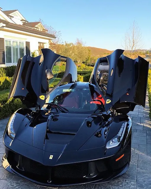 Новое авто Кайли – Ferrari LaFerrari Новое авто Кайли – Ferrari LaFerrari