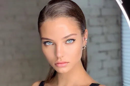 21-летняя Алеся Кафельникова прошлась по подиуму Chanel и рассказала об эмоциях 21-летняя Алеся Кафельникова прошлась по подиуму Chanel и рассказала об эмоциях