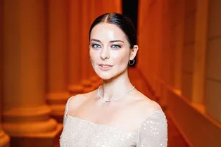 Интернет-пользователи раскритиковали Марину Александрову за наряд, в котором она пришла на шоу к Ивану Урганту