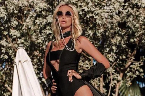 Виктория Лопырева показала фигуру в боди с глубоким декольте Виктория Лопырева показала фигуру в боди с глубоким декольте