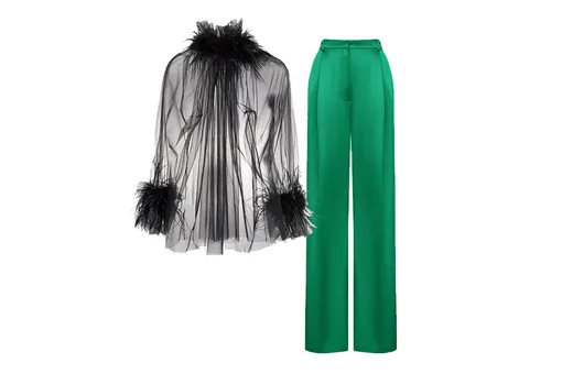 Черная прозрачная блузка с перьями Styland, 17 603 руб,; зеленые свободные брюки 12 STOREEZ, 14 980 руб.