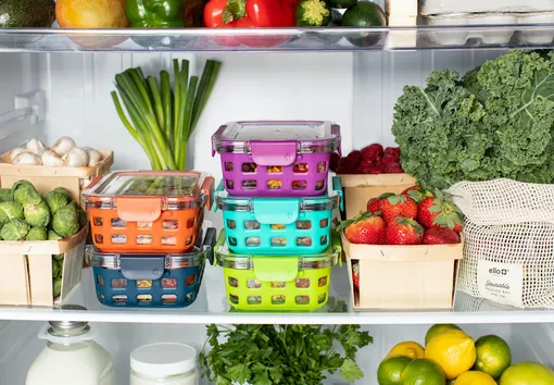 Фрукты и овощи в холодильнике