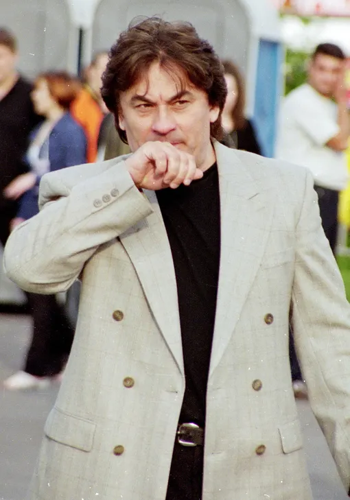 Александр Серов
