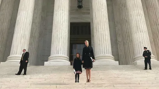 Иванка Трамп с дочерью Арабеллой в Верховном суде США
