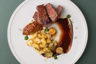 Говядина с аджикой и картофелем конфит