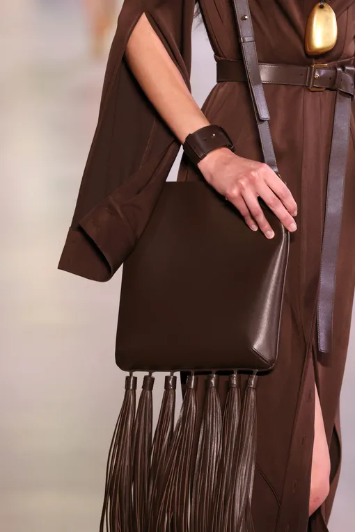 Michael Kors, весна-лето 2026 сумка с бахромой на 2026 год