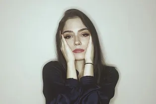 Красное и черное: фигуристки Алина Загитова и Евгения Медведева вместе появились на шоу Ивана Урганта