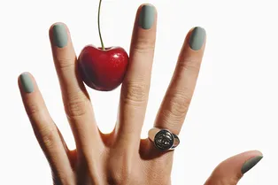 5 оттенков лака для ногтей, которые будут в моде осенью-2025