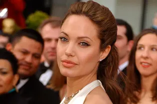 «Лучшее платье "Оскара" всех времен»: победа досталась Анджелине Джоли
