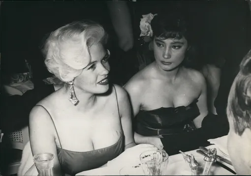 Джейн Мэнсфилд и Татьяна Самойлова на Каннском кинофестивале в 1958 году