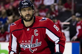 Александр Овечкин сделал необычный подарок на совершеннолетие поклоннице Александр Овечкин сделал необычный подарок на совершеннолетие поклоннице