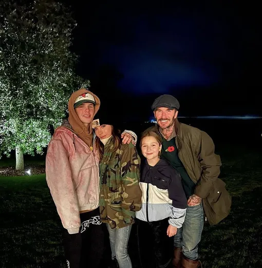 Круз Бекхэм с семьей Круз Бекхэм с семьей