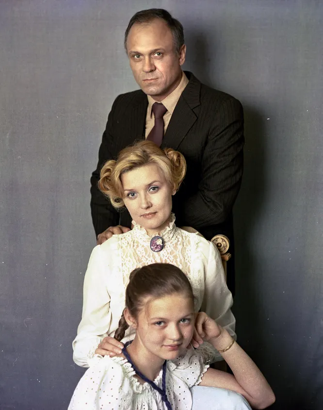 Юлия Меньшова с семьей в детстве
