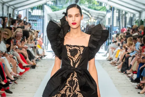 Неделя высокой моды в Париже: время великих женщин на показе Yanina Couture