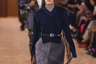 Как носить прозрачную одежду, чтобы чувствовать себя комфортно: Acne Studios предложили варианты стилизации на показе новой коллекции Как носить прозрачную одежду, чтобы чувствовать себя комфортно: Acne Studios предложили варианты стилизации на показе новой коллекции