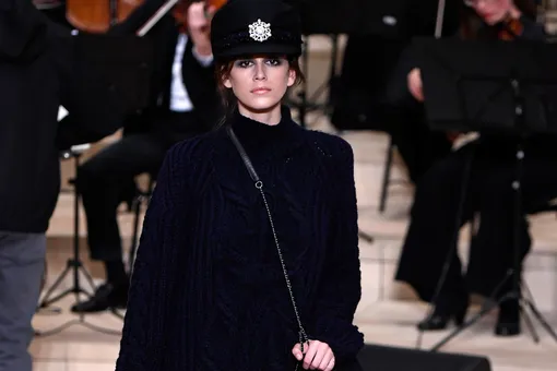 Экстремально похудевшая Кайа Гербер стала звездой показа Chanel в Гамбурге