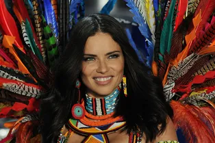 Возвращение легенды: Адриана Лима возобновляет сотрудничество с Victoria's Secret