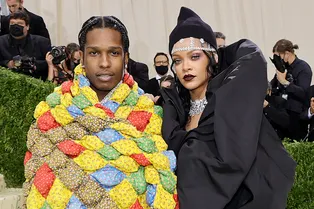 Укутались: Рианна и A$AP Rocky впервые появились вместе на красной дорожке