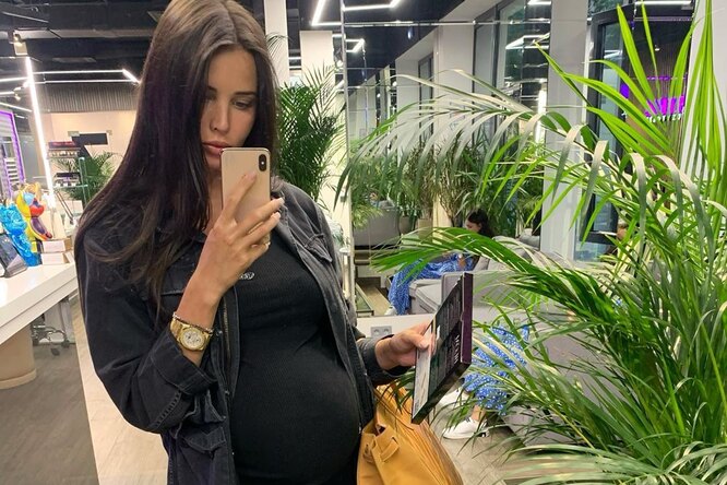 Анастасия Решетова показала свои лучшие «беременные аутфиты»