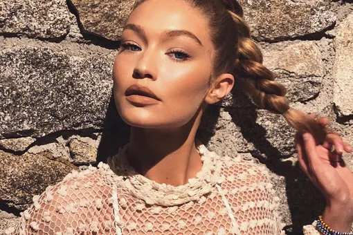 Зачем они это делают: эксперты раскрыли смысл различных поз инстаблогеров