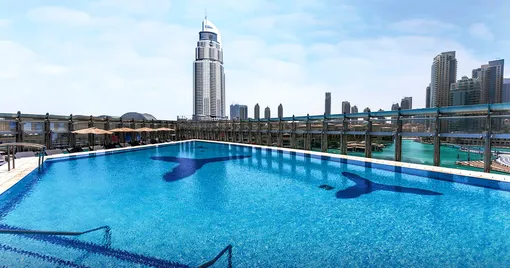 Фитнес-клуб The Burj Club с бассейном и зоной отдыха Rooftop Pool and Lounge