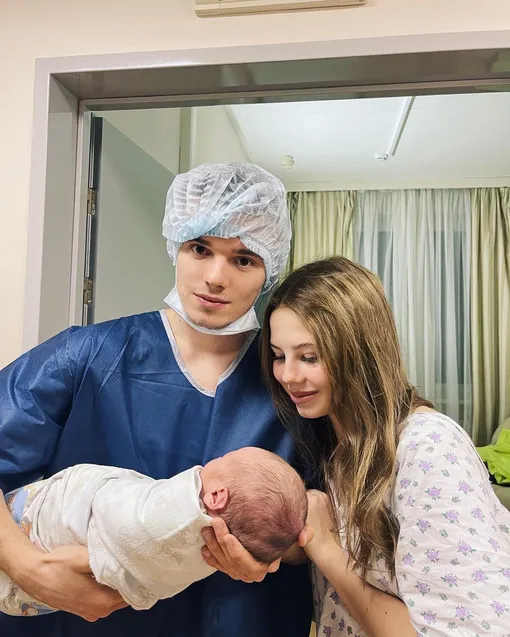 Арсений Шульгин с женой и дочерью