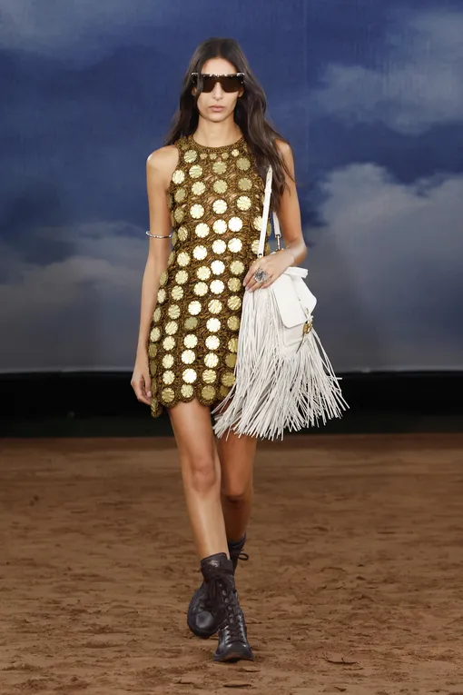 Burberry, весна-лето 2026 Самые модные аксессуары с бахромой