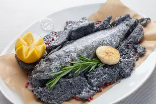 Сибас в черной соли