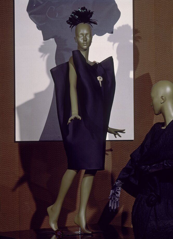 Платье-«конверт» Balenciaga, 1967 год