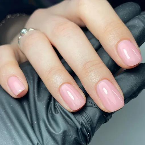 Что такое Bubblegum Nails — и почему это самый модный маникюр весны-2024