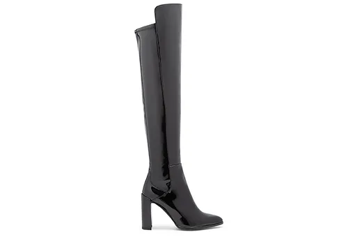 Ботфорты из лакированной кожи, Stuart Weitzman, 58 490 руб., www.noone.ru.