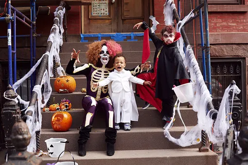 Нью-йоркцы отмечают Хэллоуин