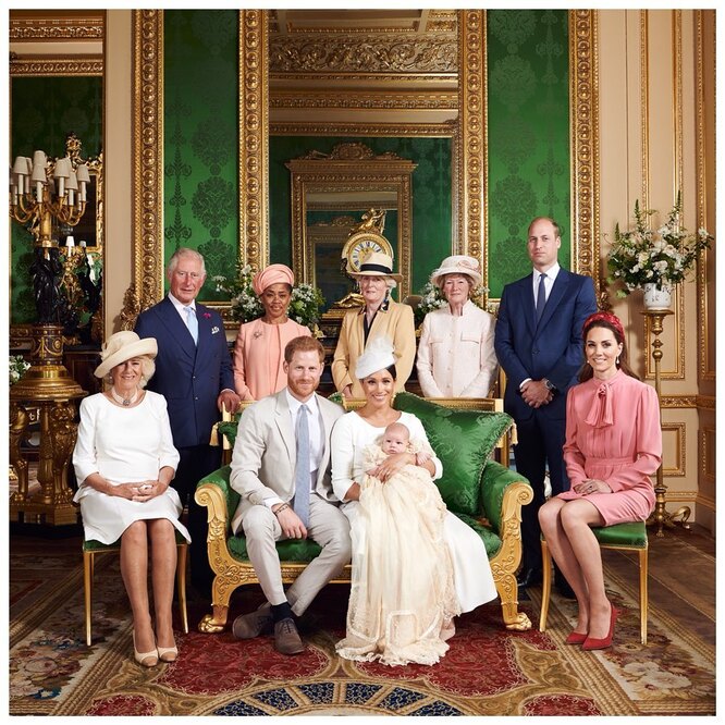 Королевская семья после крестин принца Арчи